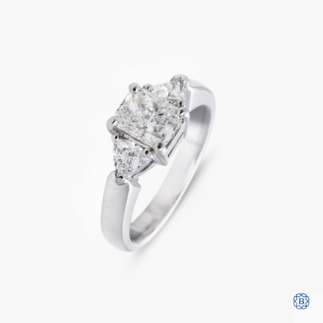 Platinum three outlet stone setting
